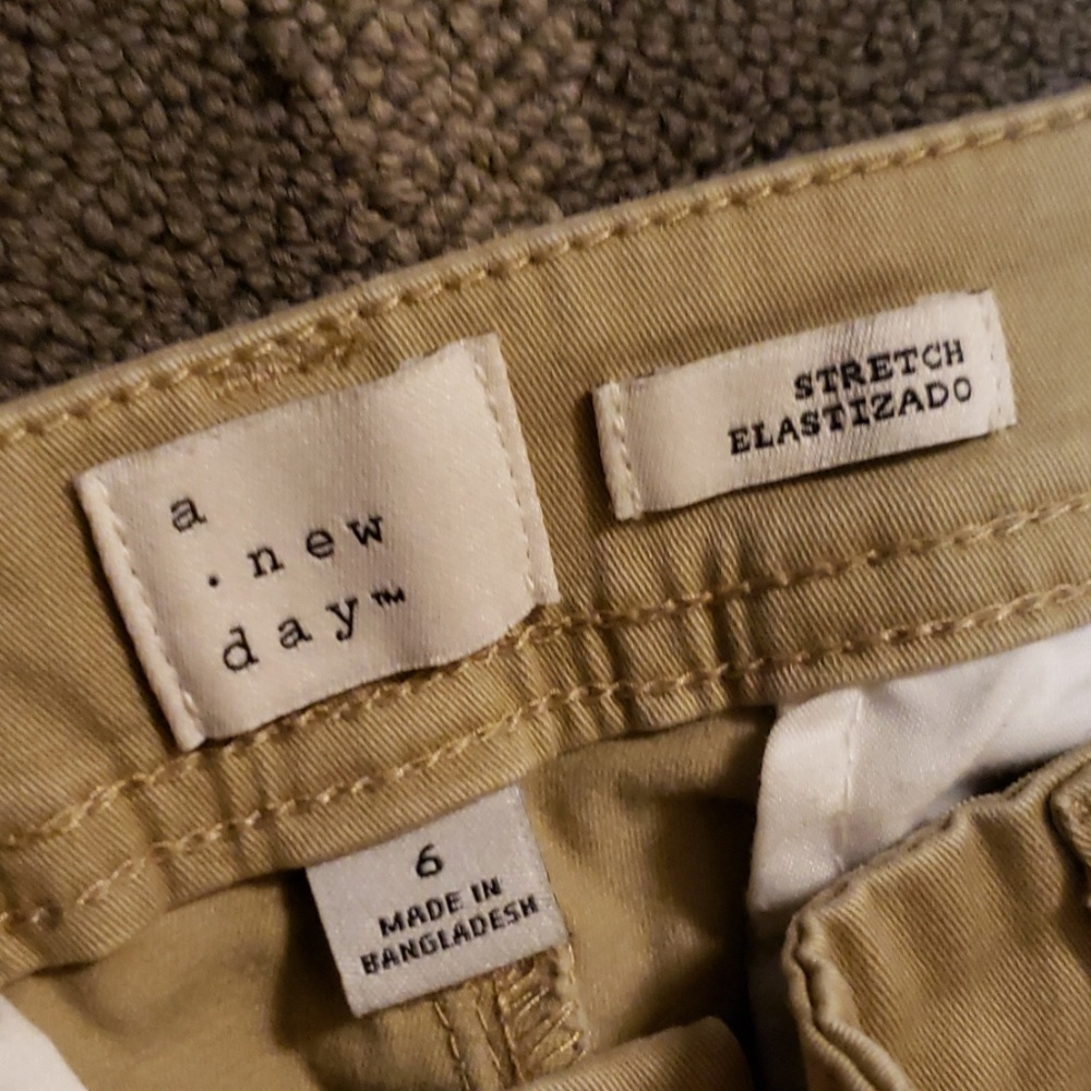 Khakis 9/10 - Picture 2 of 5